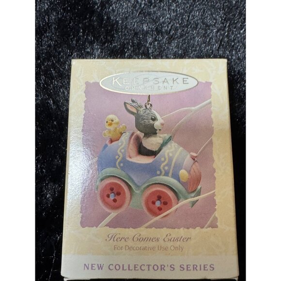1998 Hallmark Keepsake Here Comes Easter Ornament Bunny & Chick Figurine - Picture 1 of 8